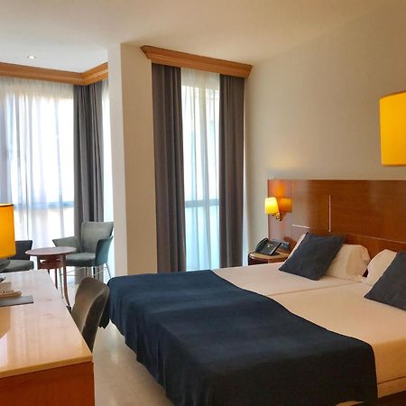 Hotel Calasanz Molins de Rei Zewnętrze zdjęcie