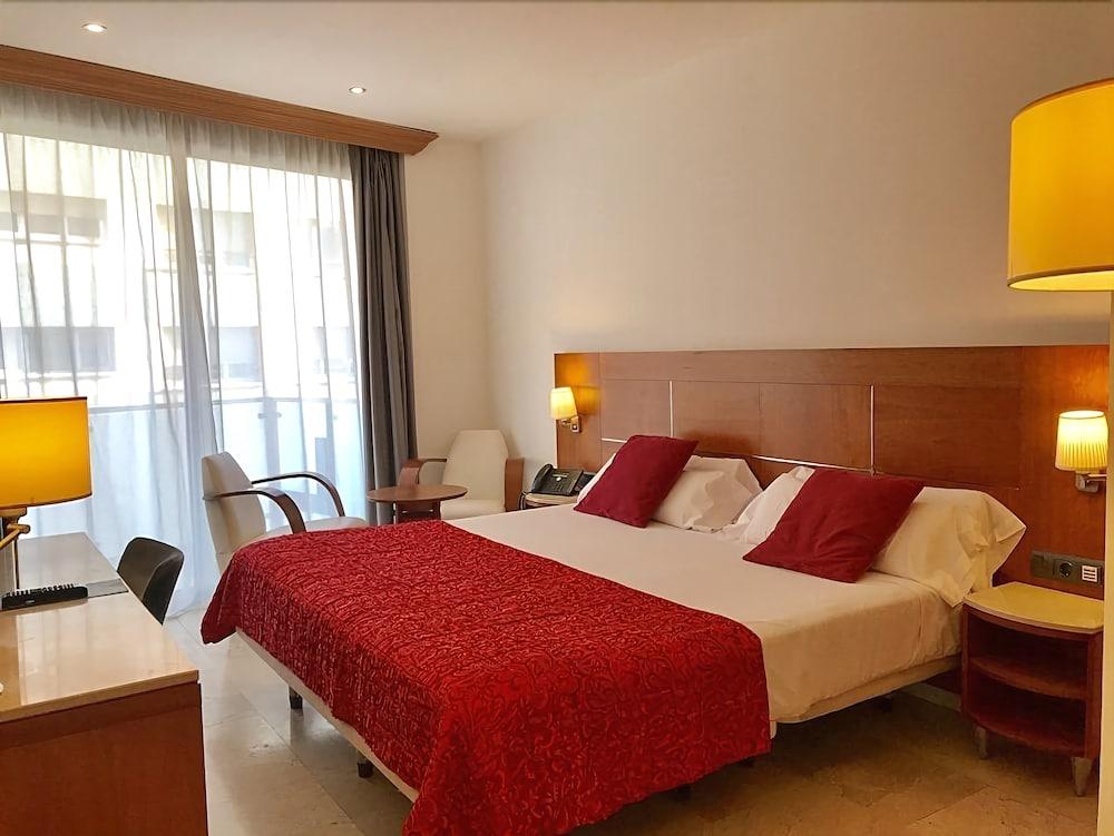 Hotel Calasanz Molins de Rei Zewnętrze zdjęcie