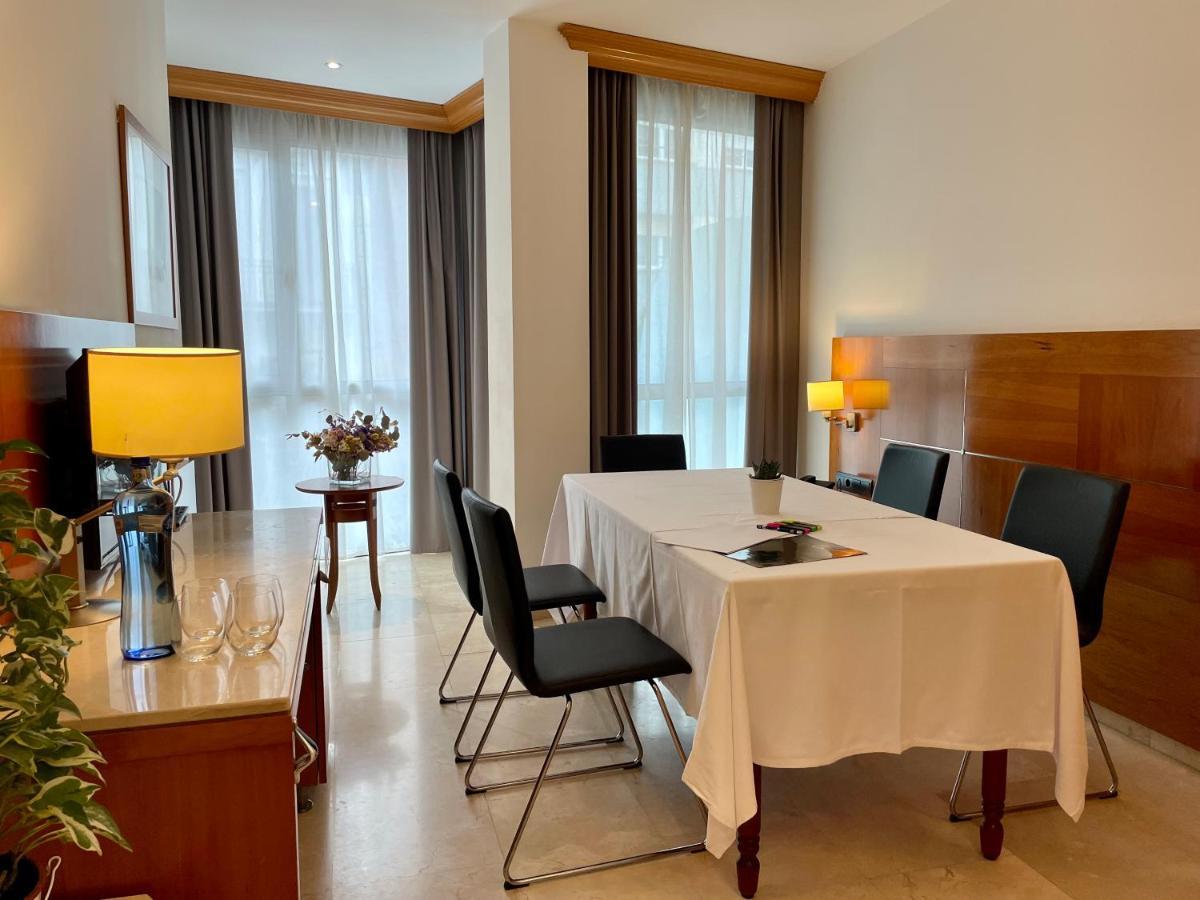 Hotel Calasanz Molins de Rei Zewnętrze zdjęcie
