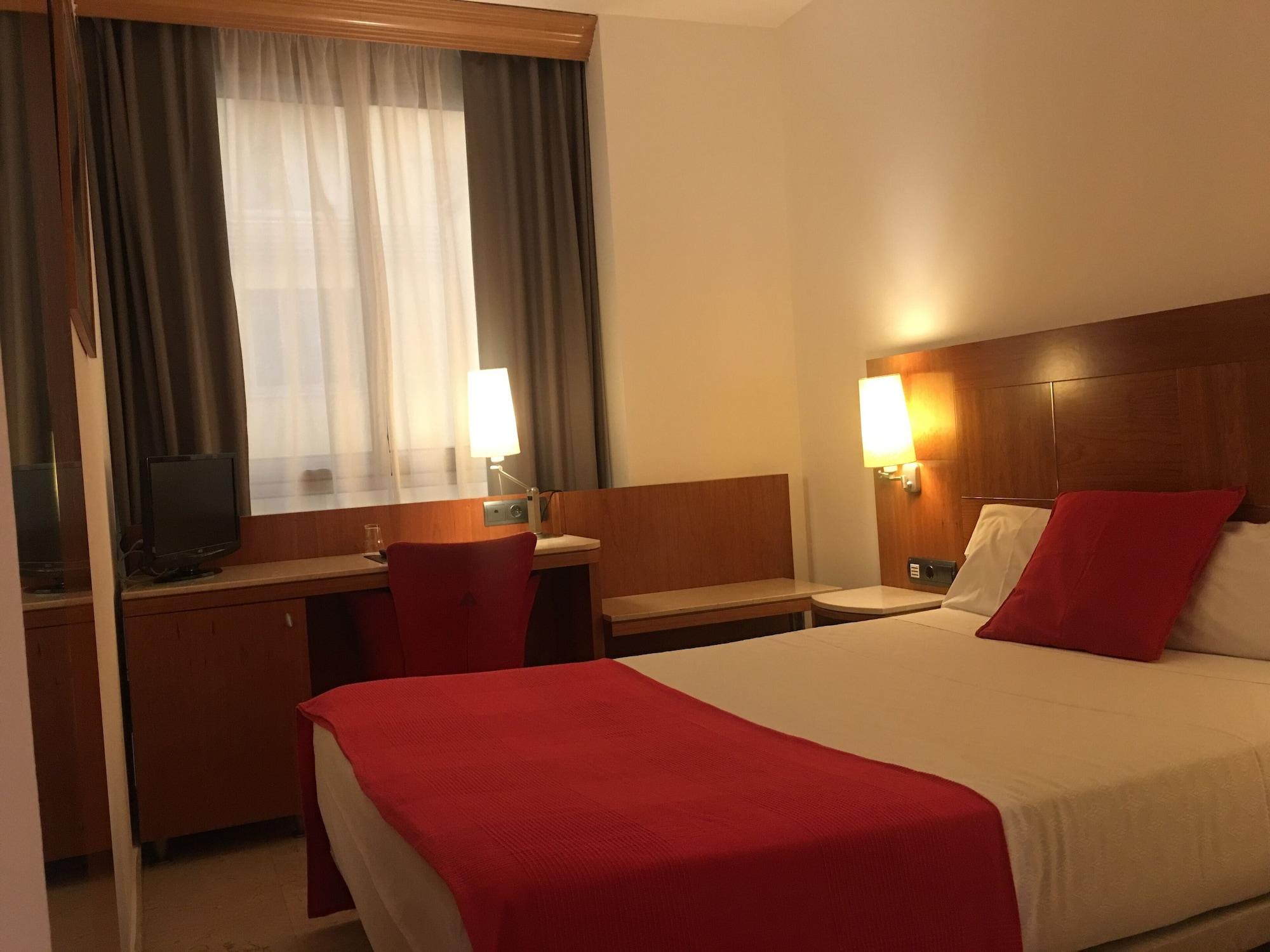 Hotel Calasanz Molins de Rei Zewnętrze zdjęcie
