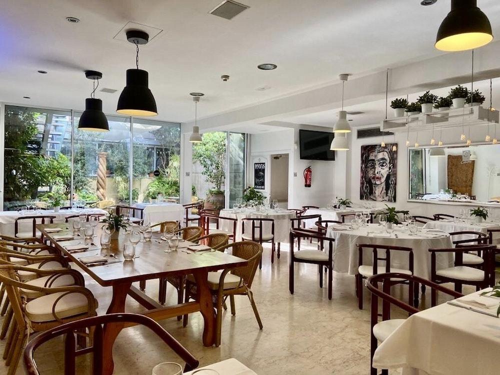 Hotel Calasanz Molins de Rei Zewnętrze zdjęcie