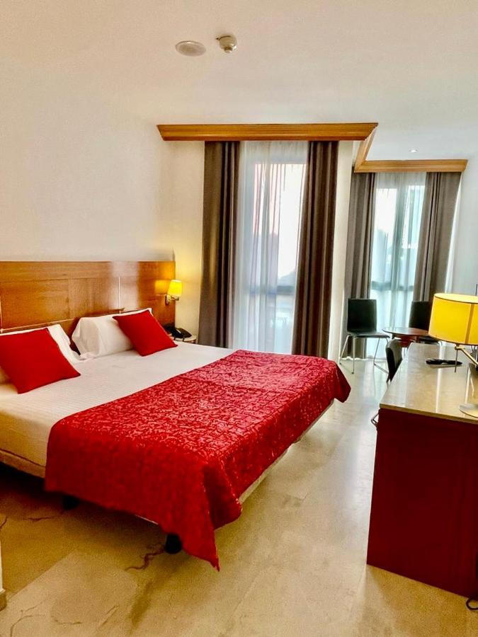 Hotel Calasanz Molins de Rei Zewnętrze zdjęcie