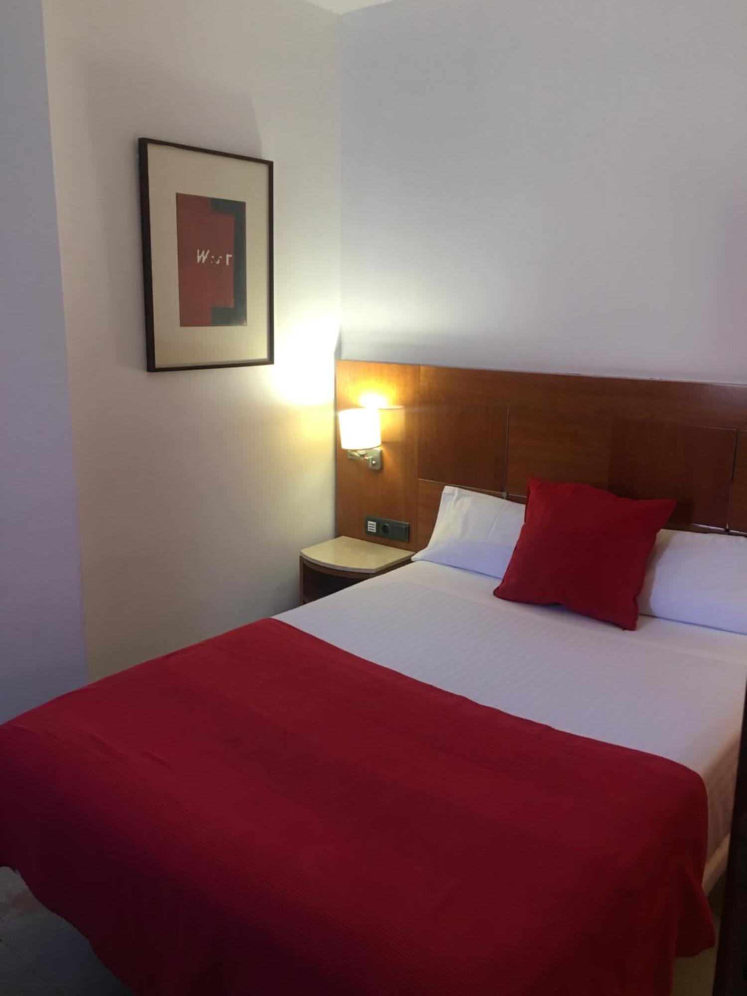 Hotel Calasanz Molins de Rei Zewnętrze zdjęcie