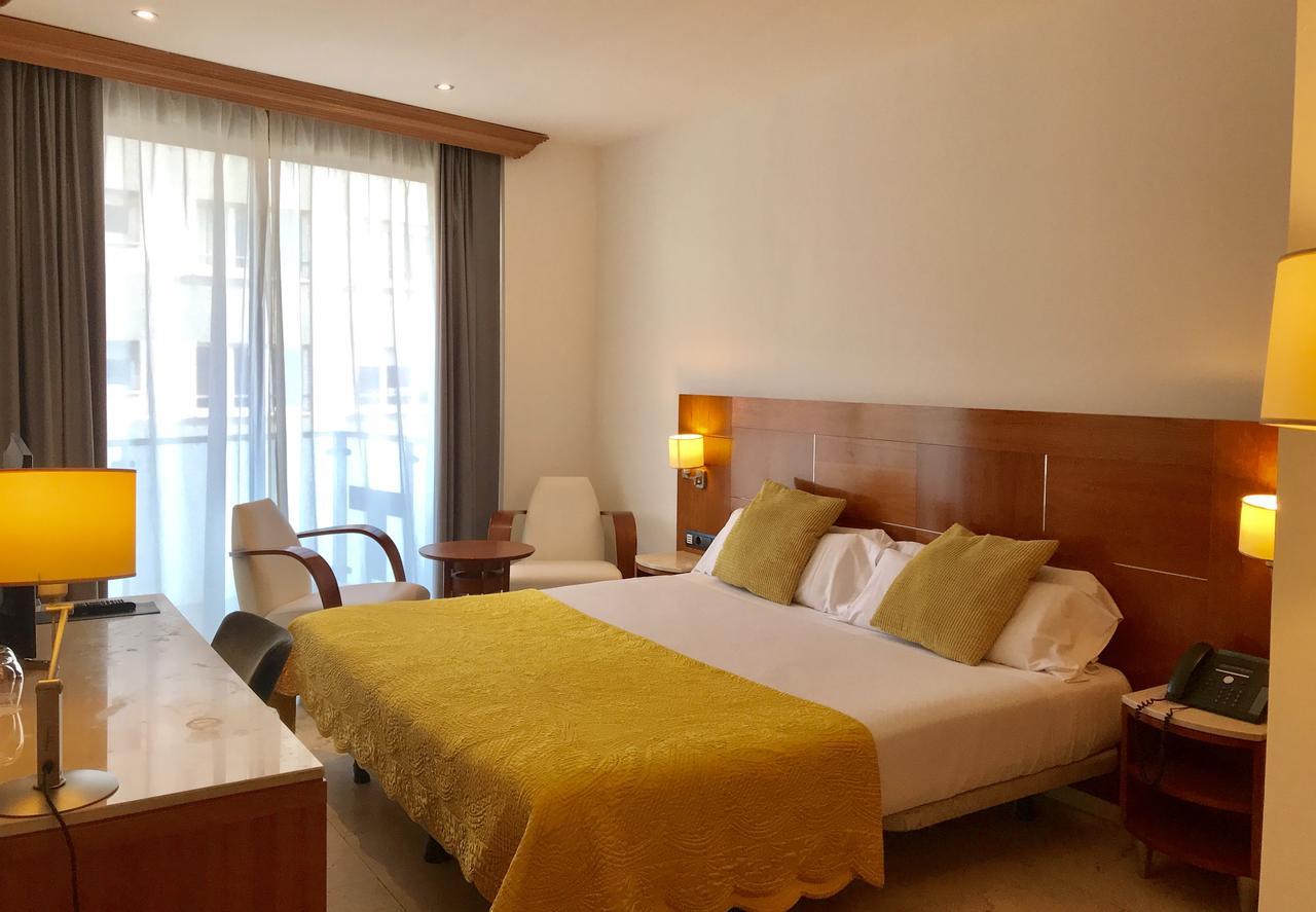 Hotel Calasanz Molins de Rei Zewnętrze zdjęcie