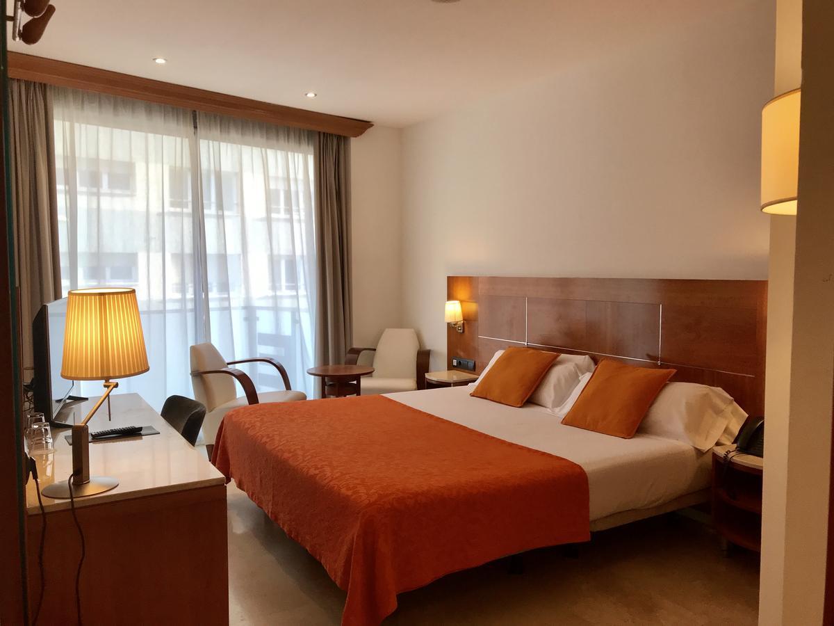 Hotel Calasanz Molins de Rei Zewnętrze zdjęcie