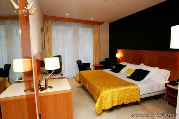 Hotel Calasanz Molins de Rei Pokój zdjęcie